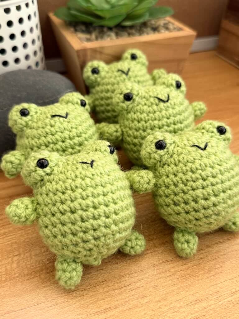 handmade 5 cute baby crochet frogs