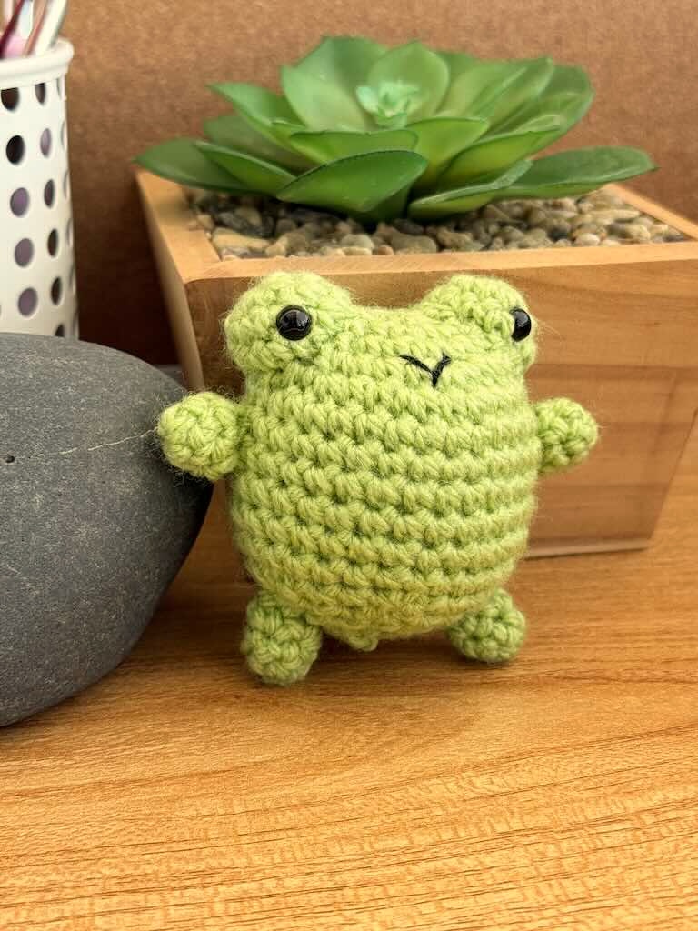 handmade 5 cute baby crochet frogs