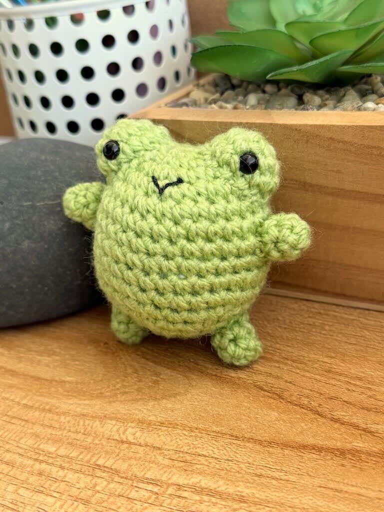 handmade 5 cute baby crochet frogs