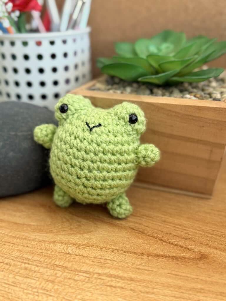 handmade 5 cute baby crochet frogs