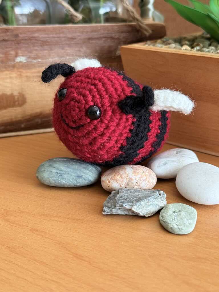 crochet little bee with red and black stripes